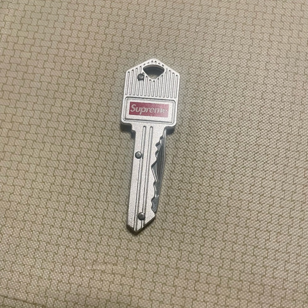 Supreme foldable key